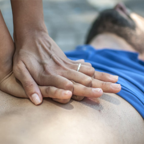 Le malaise ou pire l’arrêt cardiaque sur le lieu de travail est considéré comme un accident du Travail